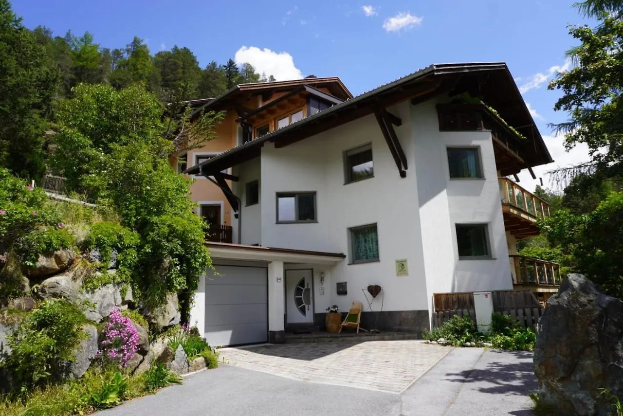 Apart Lisa Sölden